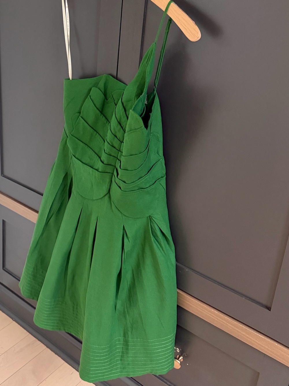 FARM Rio Green Lea One-Shoulder Pleated Linen-blend Mini Dress leaf bodice | S - Picture 3 of 10